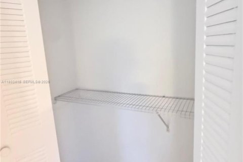 Снять в аренду виллу или дом в Холливуд, Флорида 1 спальня, № 1991401 - фото 10