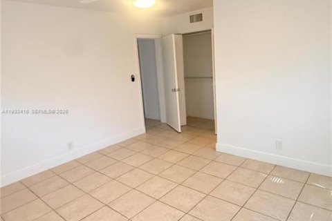 Снять в аренду виллу или дом в Холливуд, Флорида 1 спальня, № 1991401 - фото 12