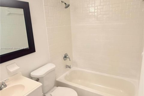 Снять в аренду виллу или дом в Холливуд, Флорида 1 спальня, № 1991401 - фото 8