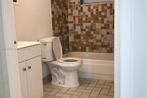 Casa en alquiler en Hollywood, Florida, 1 dormitorio № 1991401 - foto 8