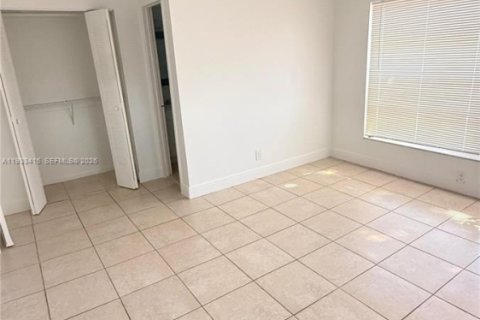 Villa ou maison à louer à Hollywood, Floride: 1 chambre № 1991401 - photo 8