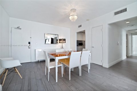 Condominio en venta en Miami Beach, Florida, 2 dormitorios, 101.08 m2 № 1937714 - foto 9