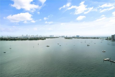Condo in Miami Beach, Florida, 2 bedrooms  № 1937714 - photo 13