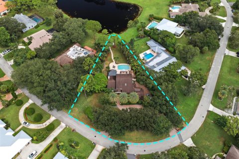 House in Jupiter, Florida 5 bedrooms, 305.93 sq.m. № 2393211 - photo 12