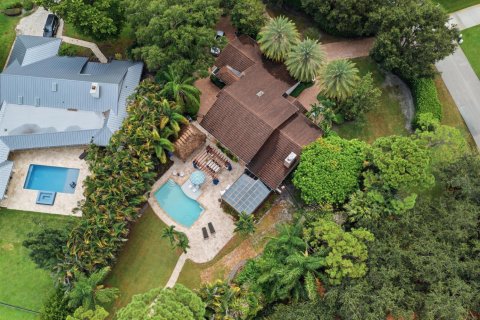 House in Jupiter, Florida 5 bedrooms, 305.93 sq.m. № 2393211 - photo 11