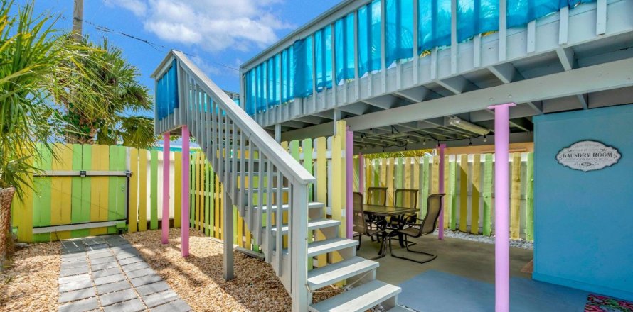 House in Lake Worth, Florida 2 bedrooms, 96.99 sq.m. № 1155508