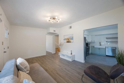 House in Saint Petersburg, Florida 3 bedrooms, 141.21 sq.m. № 1858338 - photo 8
