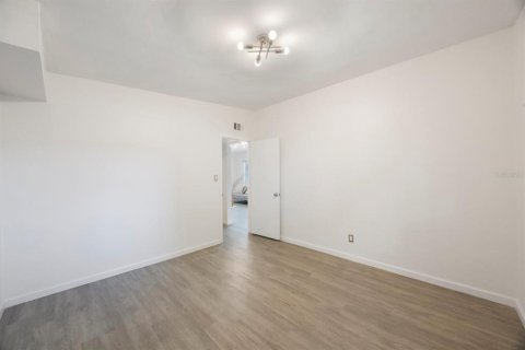 House in Saint Petersburg, Florida 3 bedrooms, 141.21 sq.m. № 1858338 - photo 20