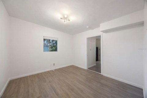 House in Saint Petersburg, Florida 3 bedrooms, 141.21 sq.m. № 1858338 - photo 18