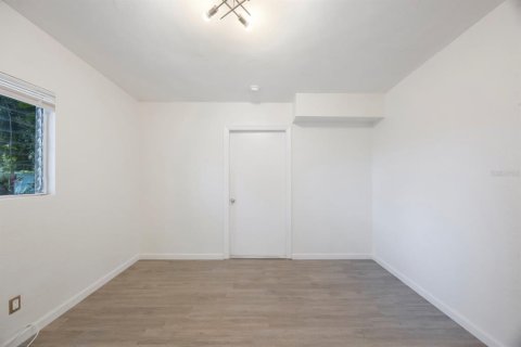 House in Saint Petersburg, Florida 3 bedrooms, 141.21 sq.m. № 1858338 - photo 21