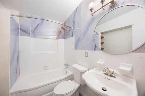 House in Saint Petersburg, Florida 3 bedrooms, 141.21 sq.m. № 1858338 - photo 16