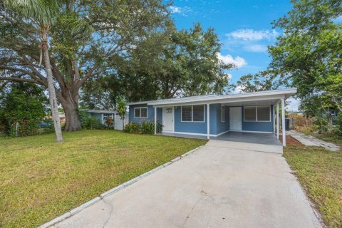 House in Saint Petersburg, Florida 3 bedrooms, 141.21 sq.m. № 1858338 - photo 2