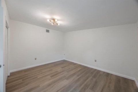 House in Saint Petersburg, Florida 3 bedrooms, 141.21 sq.m. № 1858338 - photo 24