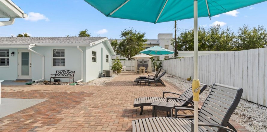 Propiedad comercial en Delray Beach, Florida 2 dormitorios, 73.21 m2 № 1168643