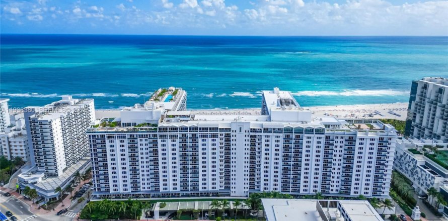 Condominio en Miami Beach, Florida, 1 dormitorio  № 2152630