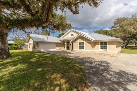House in LaBelle, Florida 4 bedrooms, 316.43 sq.m. № 1726460 - photo 4