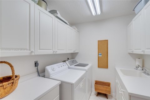 House in LaBelle, Florida 4 bedrooms, 316.43 sq.m. № 1726460 - photo 25