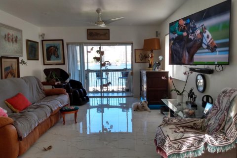 Condo in Hallandale Beach, Florida, 2 bedrooms № 2173363 - photo 8