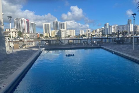 Condo in Hallandale Beach, Florida, 2 bedrooms № 2173363 - photo 4