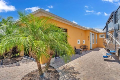 House in Polk City, Florida 1 bedroom, 76.09 sq.m. № 1759449 - photo 15