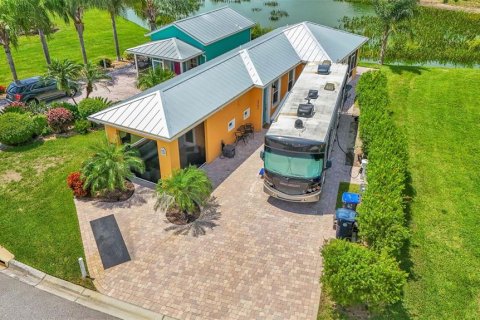 House in Polk City, Florida 1 bedroom, 76.09 sq.m. № 1759449 - photo 1