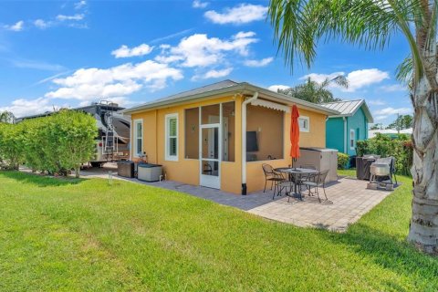 House in Polk City, Florida 1 bedroom, 76.09 sq.m. № 1759449 - photo 16