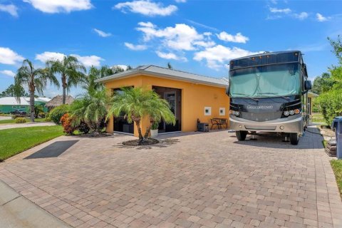 House in Polk City, Florida 1 bedroom, 76.09 sq.m. № 1759449 - photo 13