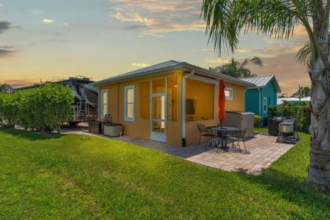 House in Polk City, Florida 1 bedroom, 76.09 sq.m. № 1759449 - photo 3