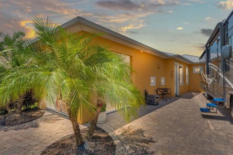 House in Polk City, Florida 1 bedroom, 76.09 sq.m. № 1759449 - photo 2