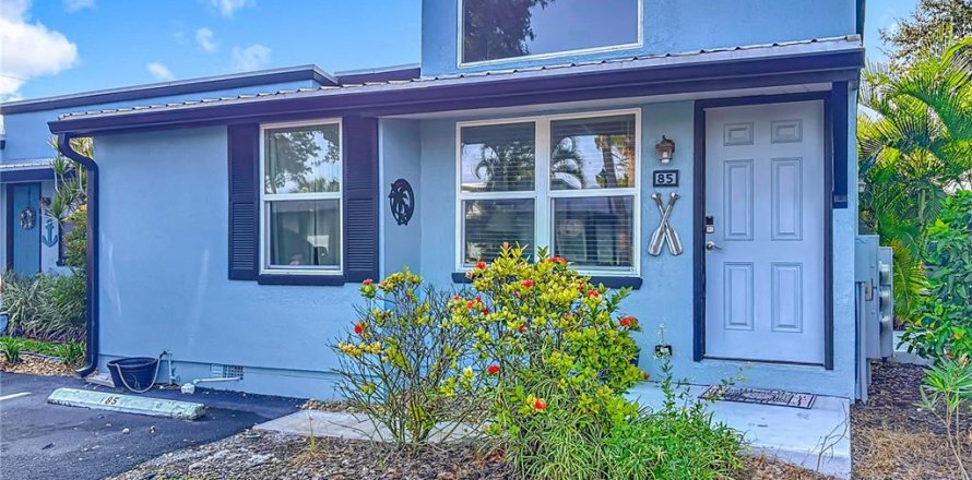 Condominio en New Smyrna Beach, Florida, 2 dormitorios № 2157365