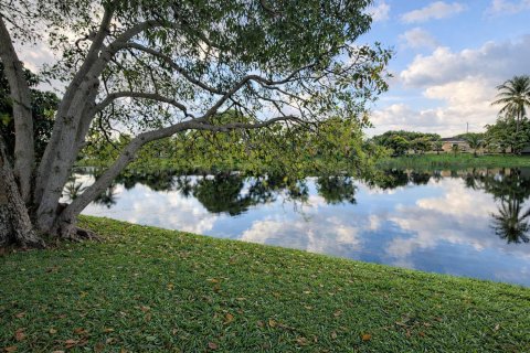 Immobilier commercial à Lauderdale Lakes, Floride № 2146657