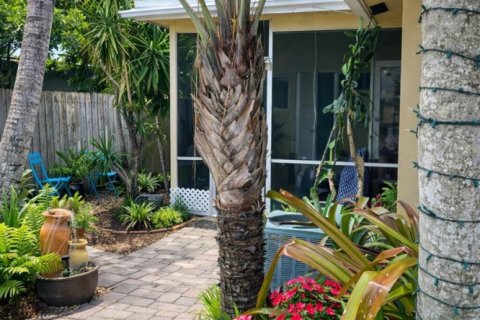 Propiedad comercial en venta en Wilton Manors, Florida, 173.36 m2 № 2248252 - foto 2