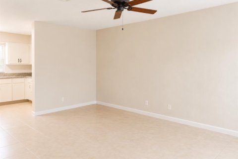 Propiedad comercial en venta en Wilton Manors, Florida, 173.36 m2 № 2248252 - foto 5
