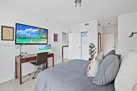 Condo in Miami, Florida, 2 bedrooms  № 2257378 - photo 28