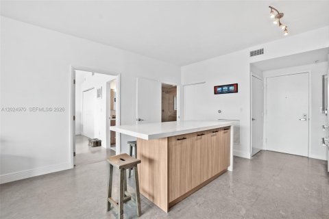 Condo in Miami, Florida, 2 bedrooms  № 2257378 - photo 18