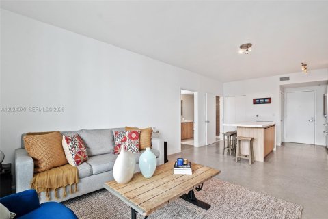 Condo in Miami, Florida, 2 bedrooms  № 2257378 - photo 14