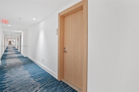 Condo in Miami, Florida, 2 bedrooms  № 2257378 - photo 5