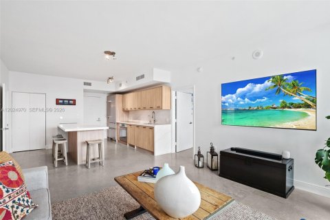 Condo in Miami, Florida, 2 bedrooms  № 2257378 - photo 15