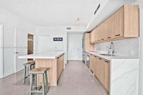 Condo in Miami, Florida, 2 bedrooms  № 2257378 - photo 16