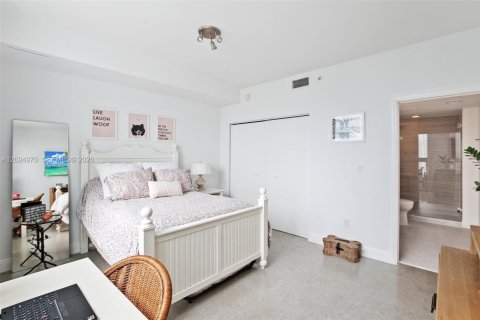 Condo in Miami, Florida, 2 bedrooms  № 2257378 - photo 24