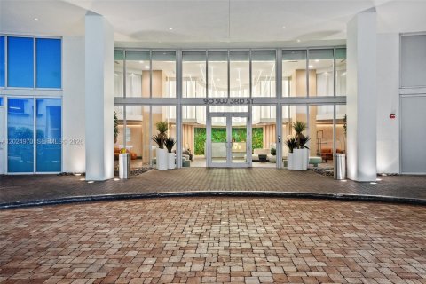 Condo in Miami, Florida, 2 bedrooms  № 2257378 - photo 3