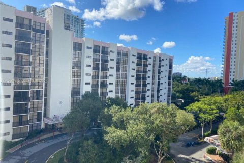 Condo in Sunny Isles Beach, Florida, 1 bedroom  № 1994742 - photo 17