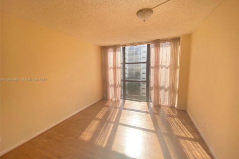 Condo in Sunny Isles Beach, Florida, 1 bedroom  № 1994742 - photo 15
