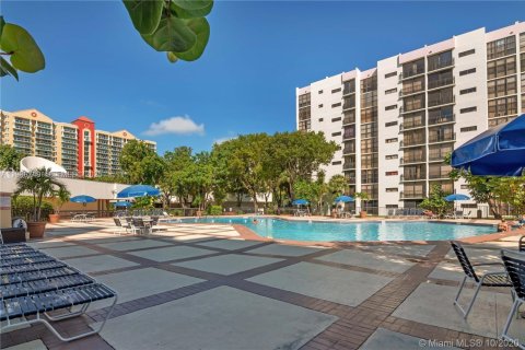 Condo in Sunny Isles Beach, Florida, 1 bedroom  № 1994742 - photo 7