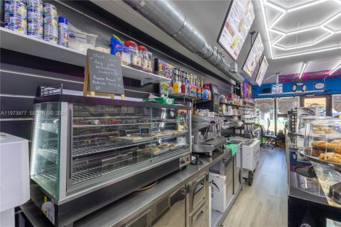 Купить коммерческую недвижимость в Майами, Флорида № 2033710 - фото 16