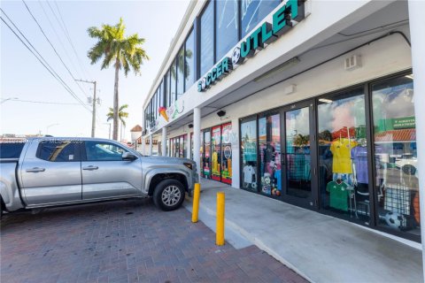 Купить коммерческую недвижимость в Майами, Флорида № 2033710 - фото 2