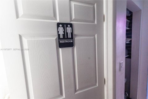 Купить коммерческую недвижимость в Майами, Флорида № 2033710 - фото 7