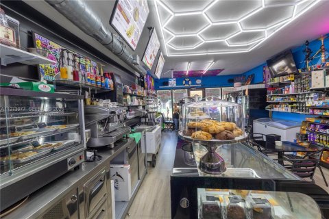 Купить коммерческую недвижимость в Майами, Флорида № 2033710 - фото 17