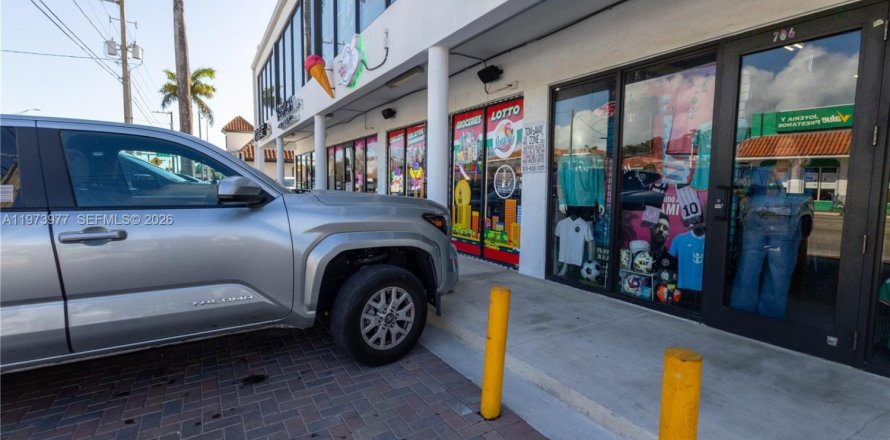 Коммерческая недвижимость в Майами, Флорида № 2033710