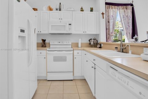 Villa ou maison à louer à Miramar, Floride: 3 chambres, 123 m2 № 2050391 - photo 11